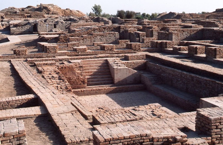 http://static4.therichestimages.com/cdn/864/563/90/cw/wp-content/uploads/2014/10/Mohenjo-Daro-Houses.jpg